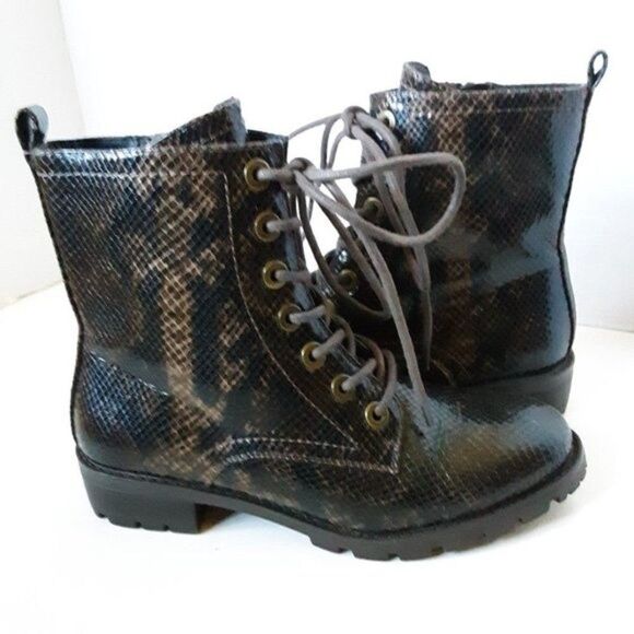 White Mountain Women's size 6M Boot - Picture 1 of 12